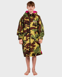 1|Boy wearing Camo Pink dryrobe® Advance Kids Long Sleeve zipped up