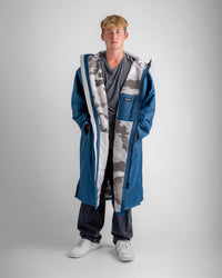 *MALE* in studio wearing AW25 Blue Dryrobe® advance long sleeve 