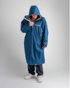 *MALE* in studio wearing AW25 Blue Dryrobe® advance long sleeve 