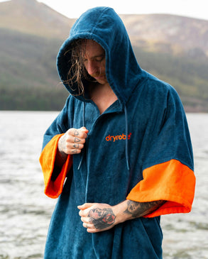 *MALE* by water wearing Dryrobe® Zip towel (blue orange)