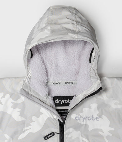 *MALE* Close-up of a hooded Dryrobe with a light gray and white camouflage pattern, featuring a soft white sherpa lining inside the hood and collar, and a black zipper with Dryrobe branding.