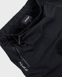 *MALE* Close up on fleece lining and waist band on dryrobe® Thermal Trousers