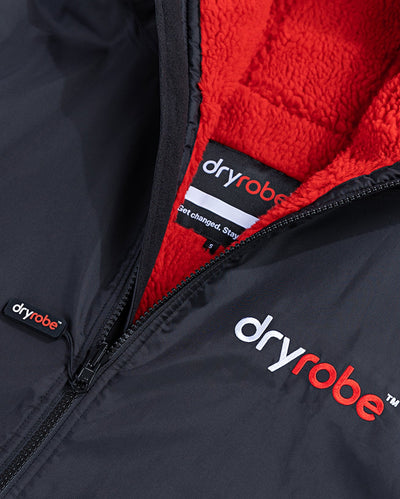 Close up of zip on Black Red dryrobe® Advance Long Sleeve