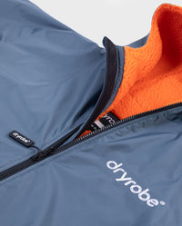 **MALE** Close up of zip on dryrobe Advance Long Sleeve change poncho in Dark Grey Orange