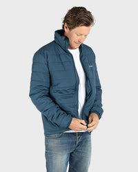 Man doing up zip on dryrobe Mid-layer Jacket in Deep Sea Blue 