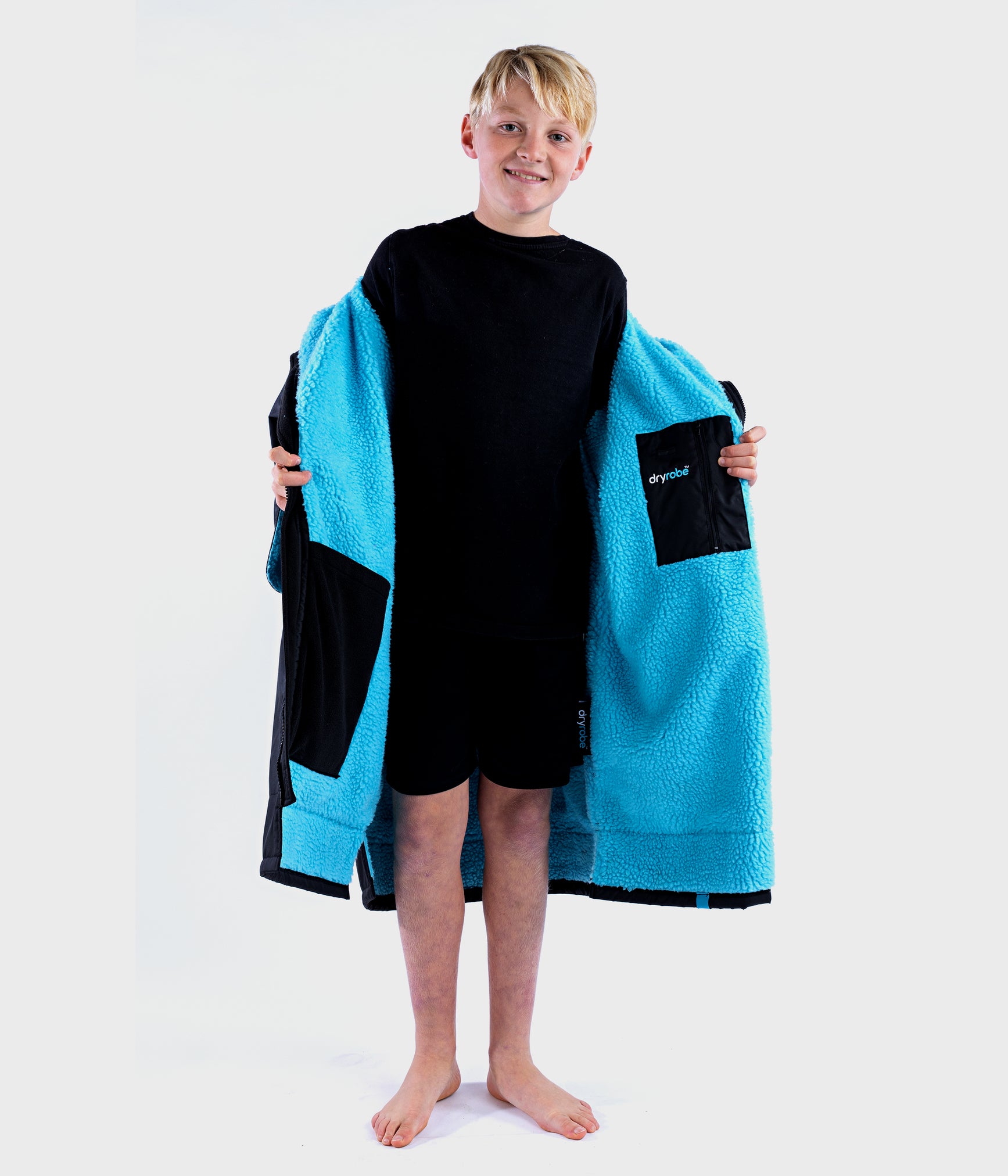 Kids dryrobe® Advance Short Sleeve Black Blue Changing Robe