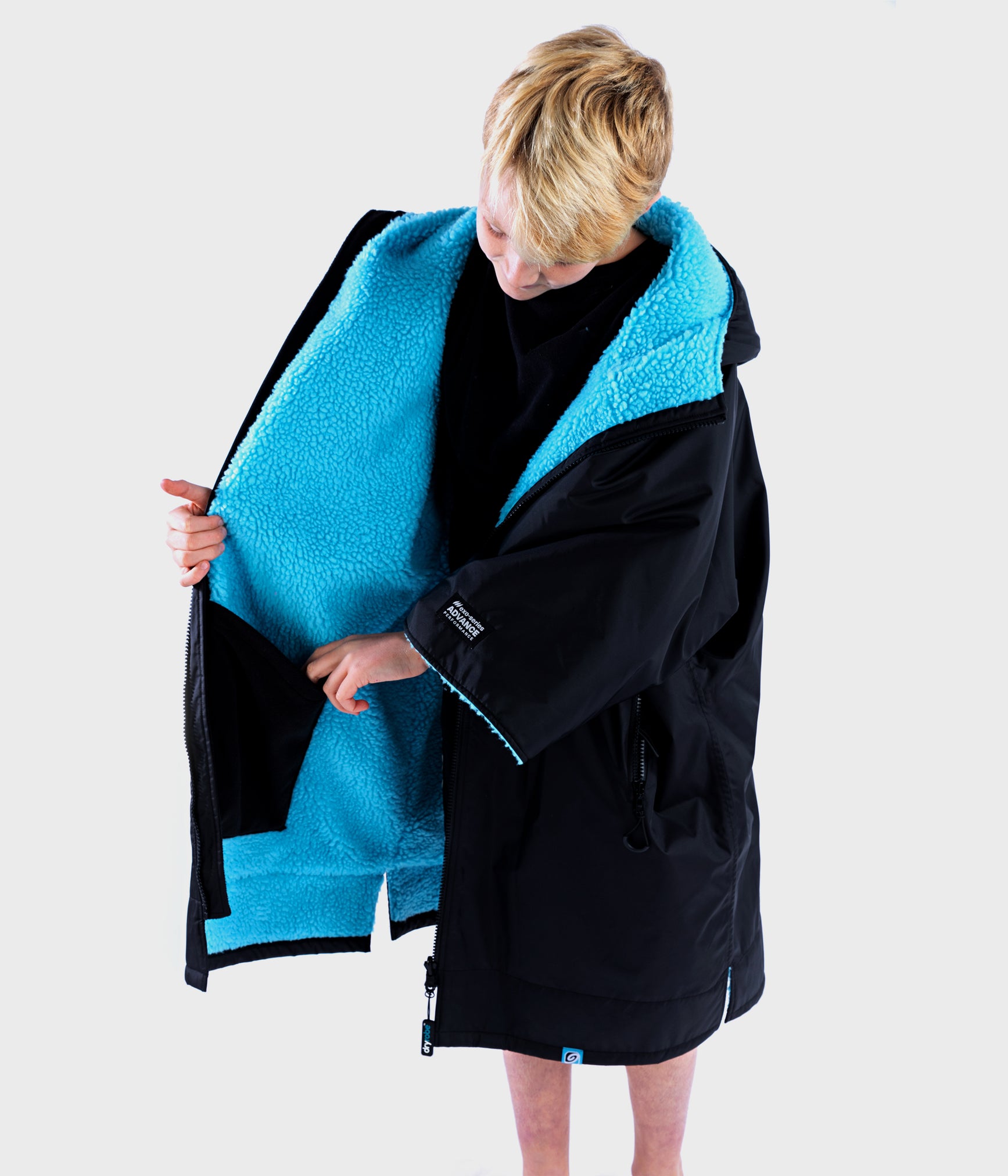 Kids dryrobe® Advance Short Sleeve Black Blue Changing Robe