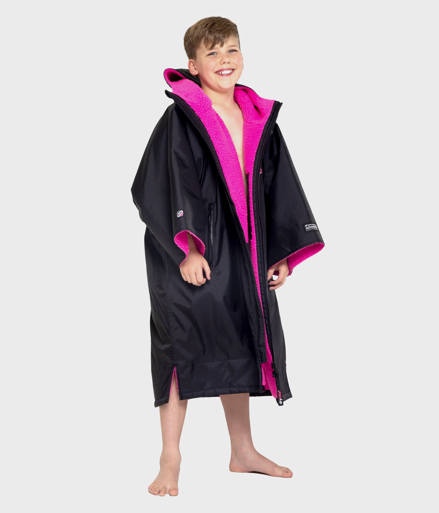 Kids dryrobe® Advance Short Sleeve Black Pink Changing Robe Changing Poncho