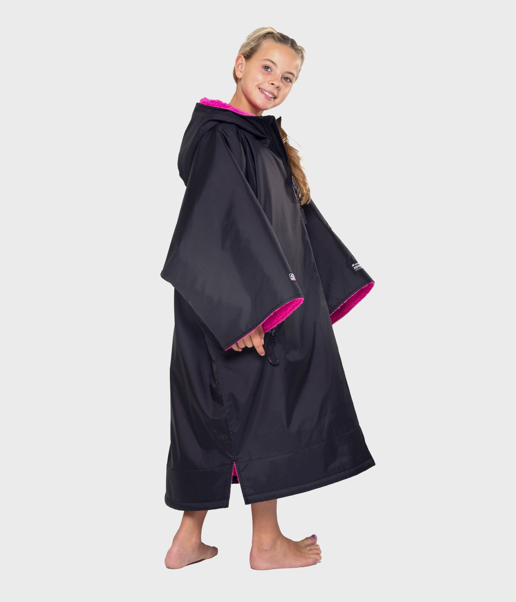 Kids dryrobe® Advance Short Sleeve Black Pink Changing Robe Changing Poncho