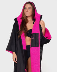 1|Black Pink dryrobe® Advance Short Sleeve unzipped
