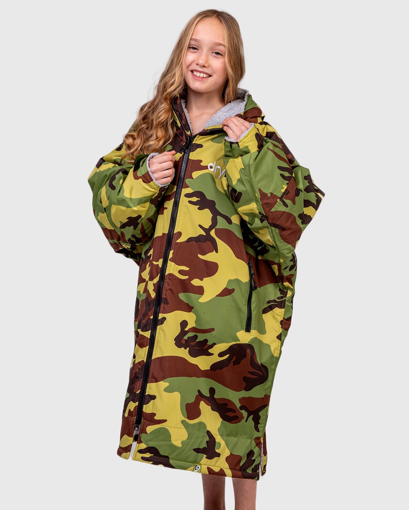 Girl wearing dryrobe Advance Long Sleeve changing poncho in Camo Grey