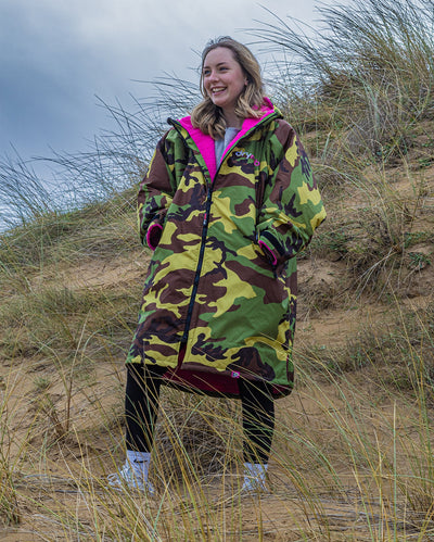 1|Girl stood in sand dunes wearing Camo Pink dryrobe® Advance Kids Long Sleeve