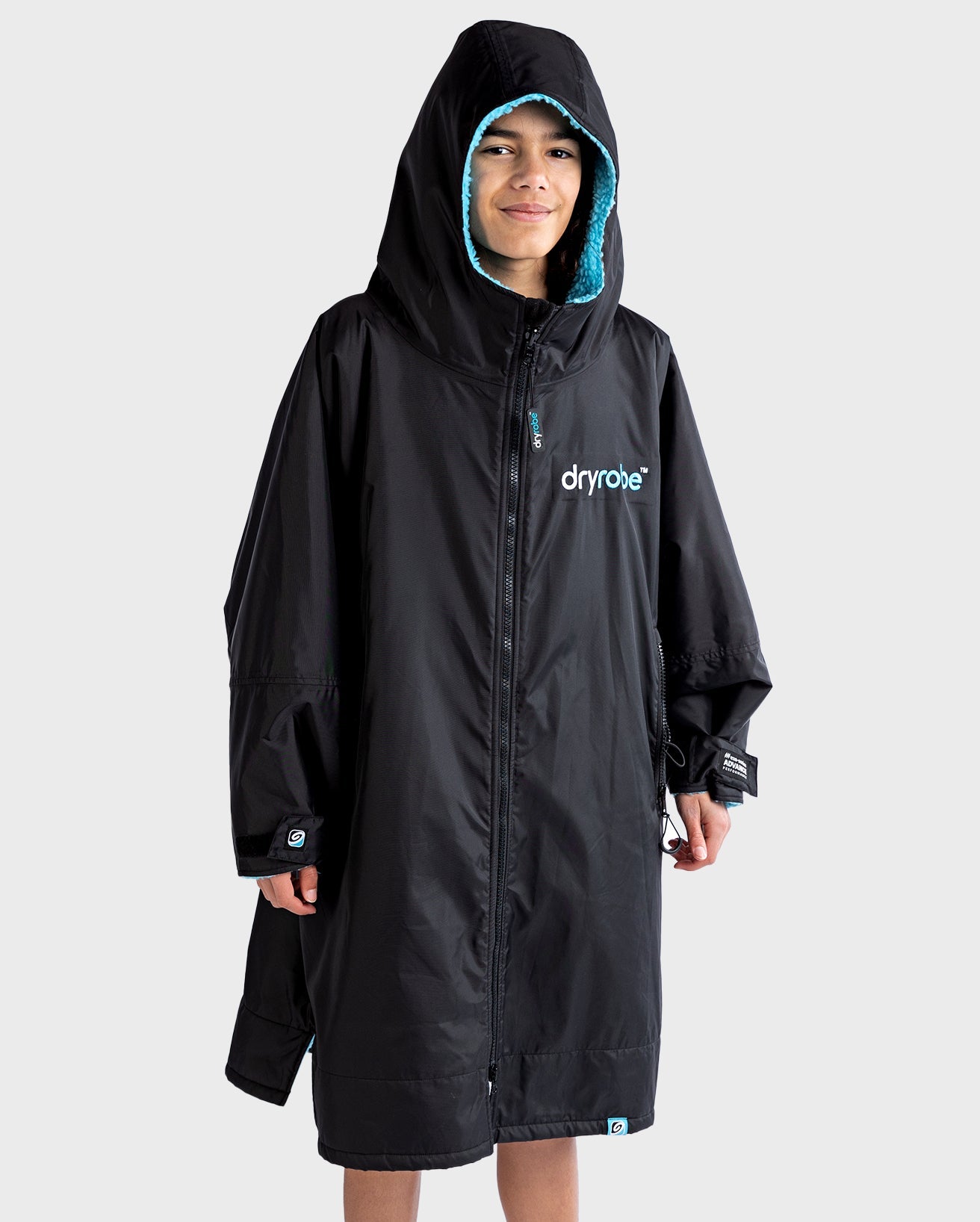 1|Boy wearing Black Blue dryrobe® Advance Kids Long Sleeve with hood up 