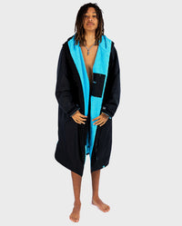 1|*MALE* wearing unzipped Black Blue dryrobe® Advance Long sleeve